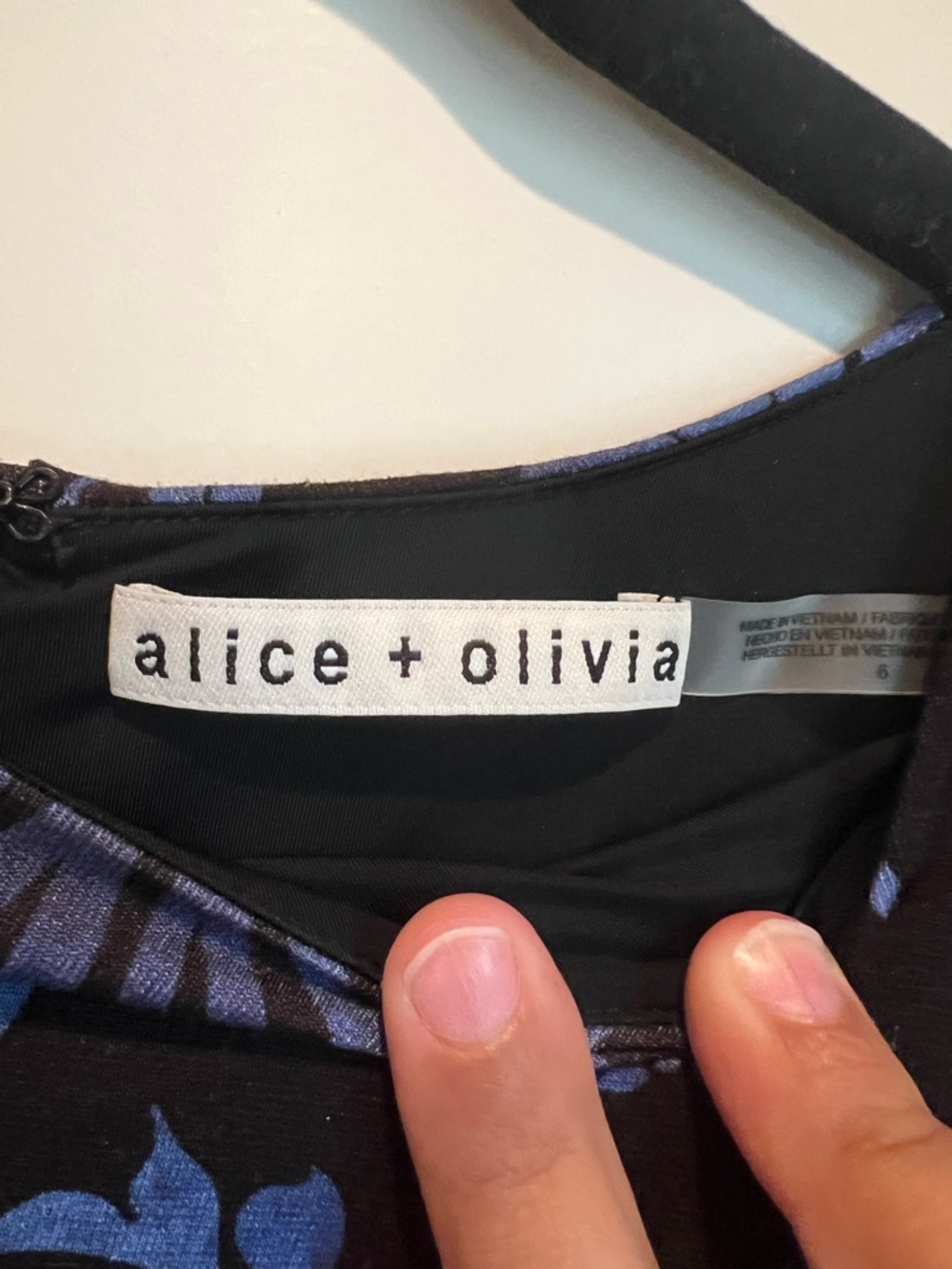 Alice + Olivia Navy and White Baroque Sheath Dress - Picture 3 of 3